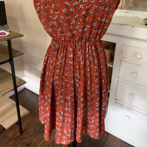 Red dress with floral design 🥰 - Picture 8 of 8